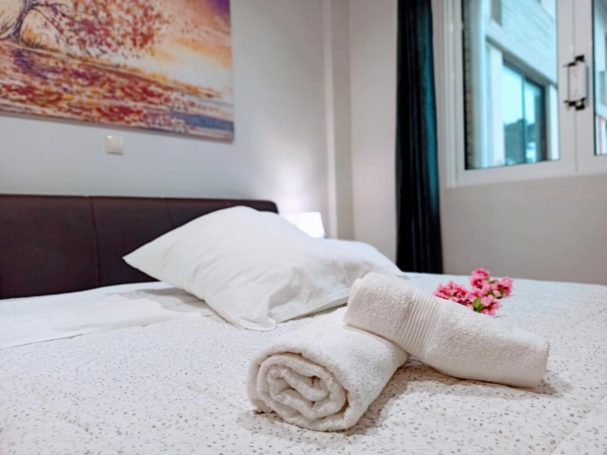 Central Square Apartment 1 ปีร์กอส ภายนอก รูปภาพ