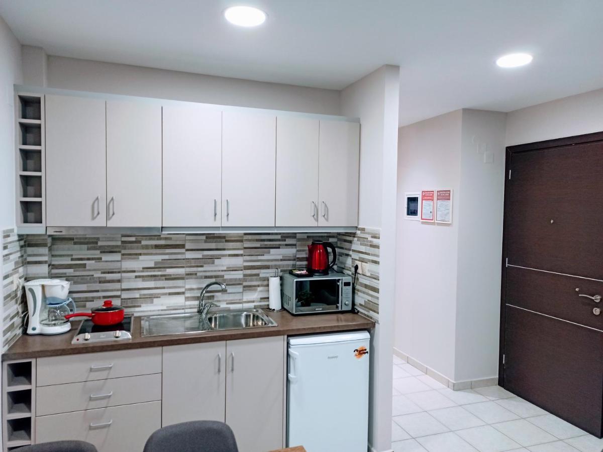 Central Square Apartment 1 ปีร์กอส ภายนอก รูปภาพ