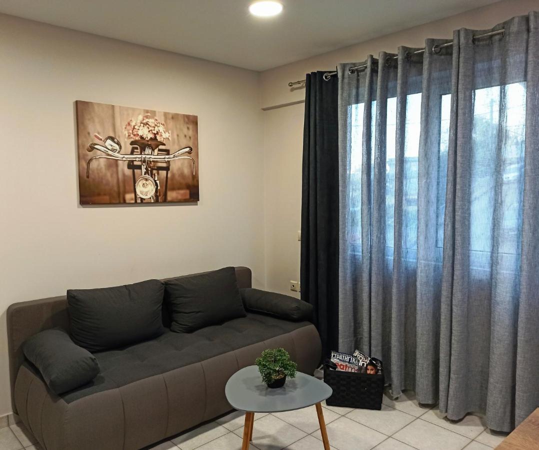 Central Square Apartment 1 ปีร์กอส ภายนอก รูปภาพ